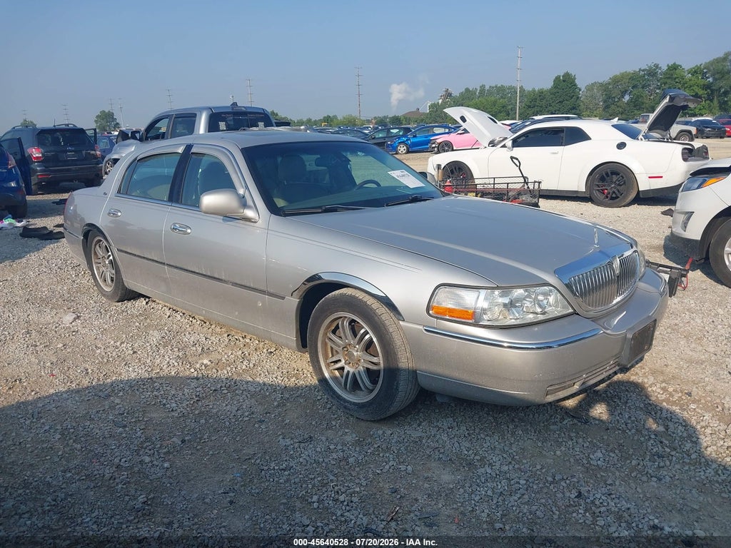 2003 LINCOLN TOWN CAR