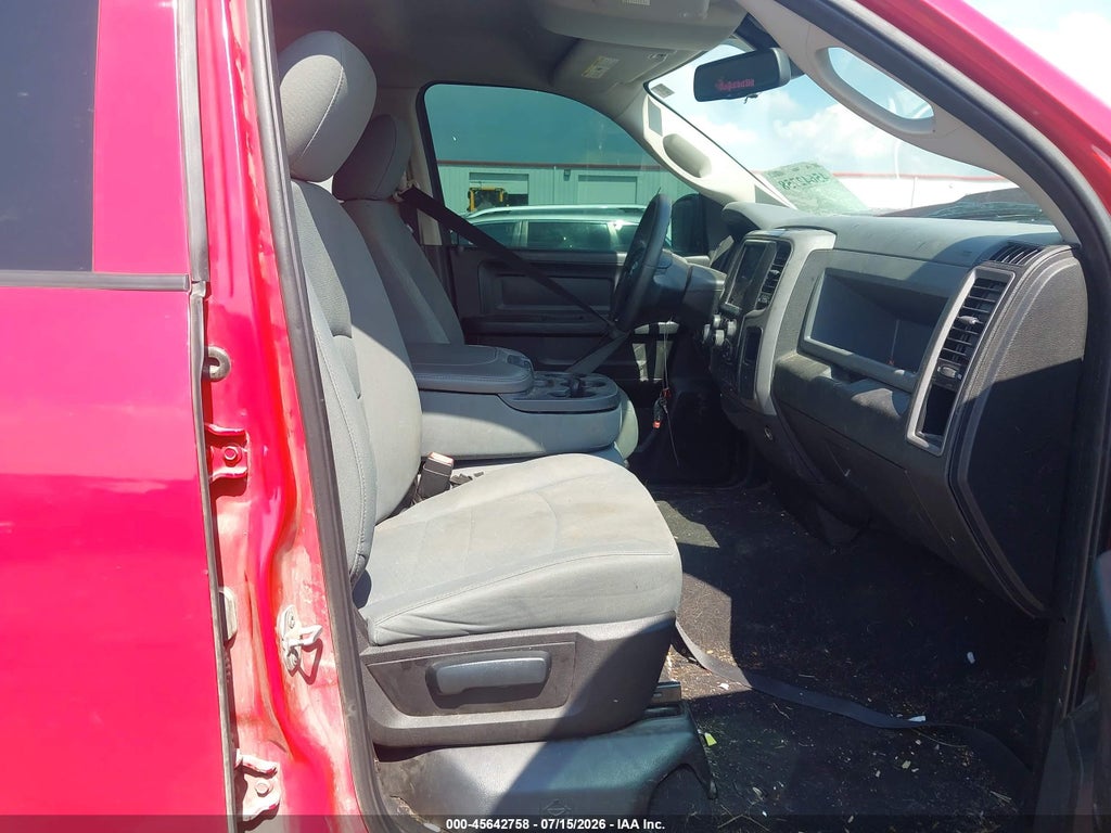 2019 Ram 1500 Classic Express 4X4 6'4 Box photo 5