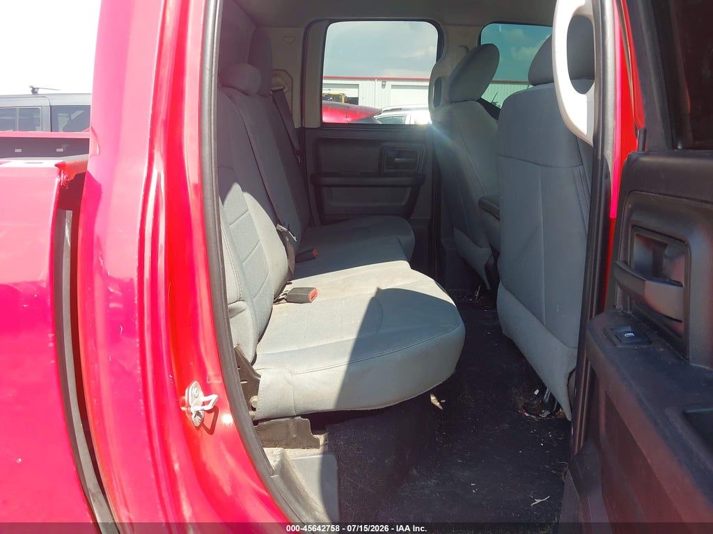 2019 Ram 1500 Classic Express 4X4 6'4 Box photo 8