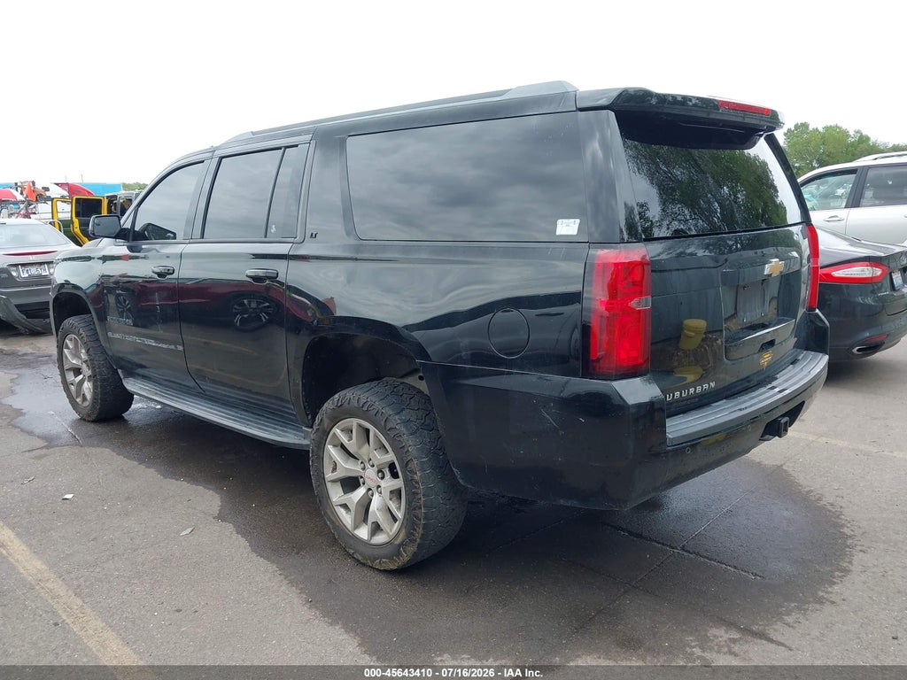 2016 Chevrolet Suburban LT photo 3