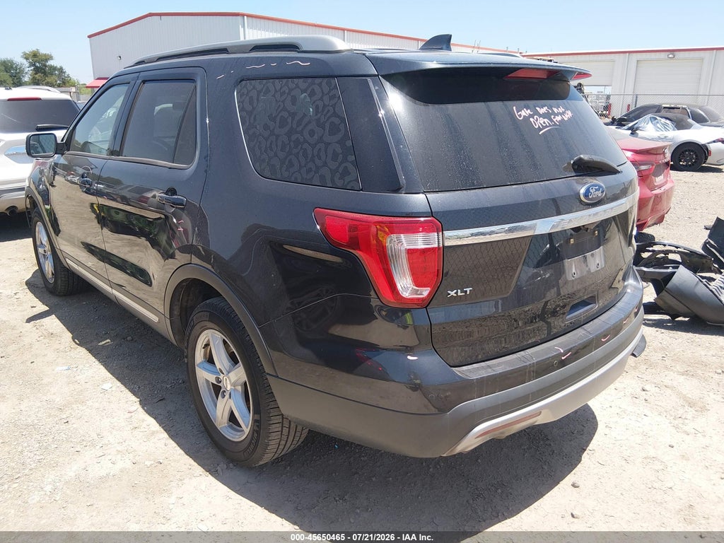 2017 Ford Explorer XLT photo 3