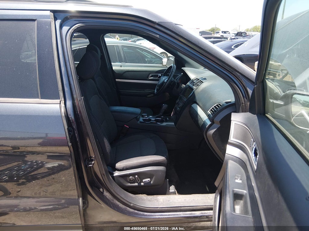 2017 Ford Explorer XLT photo 5