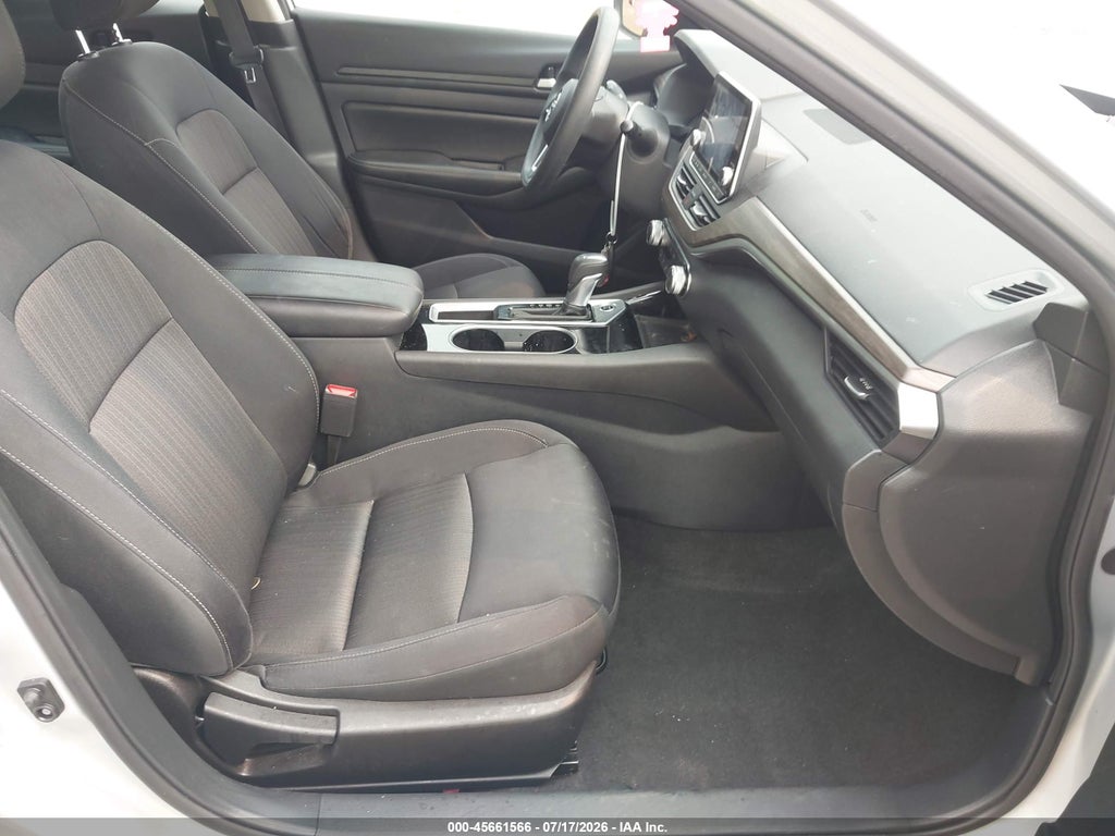 2024 Nissan Altima SV FWD photo 5
