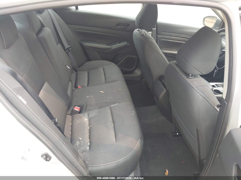 2024 Nissan Altima SV FWD photo 8
