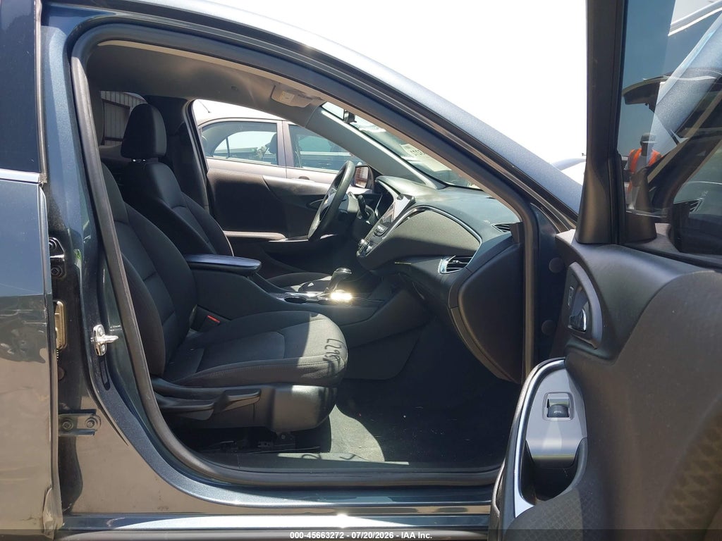 2019 Chevrolet Malibu LT photo 5