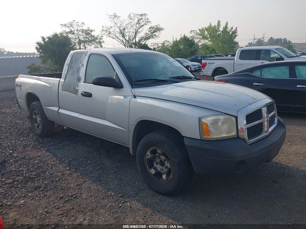 2005 DODGE DAKOTA