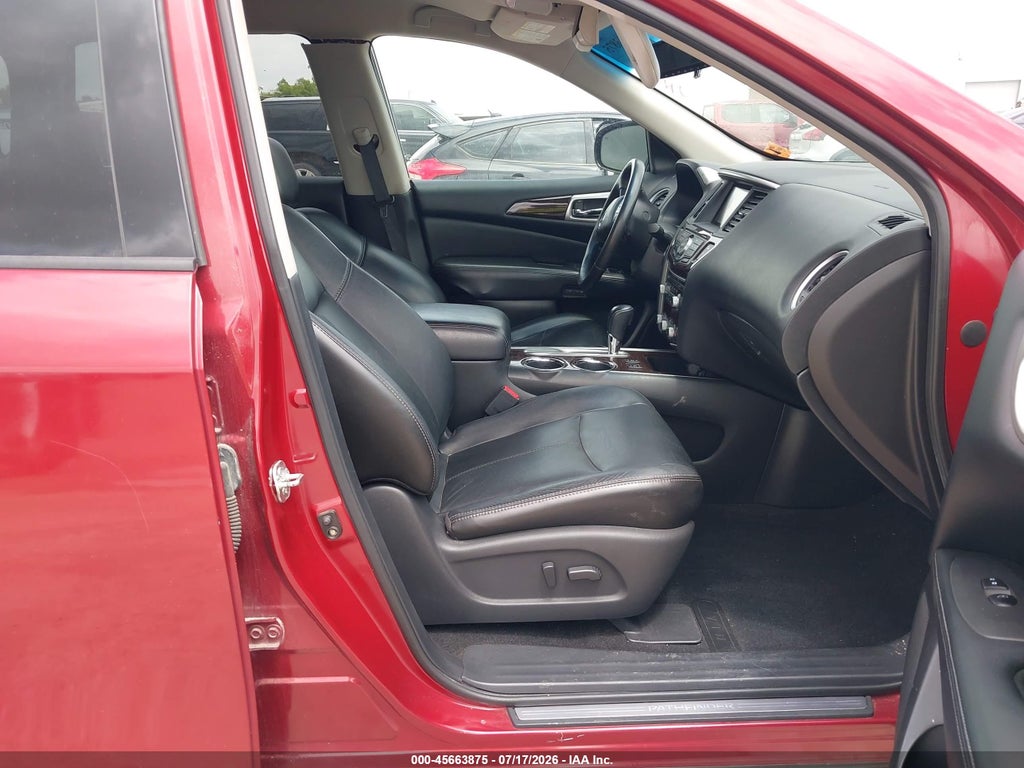 2013 Nissan Pathfinder SL photo 5