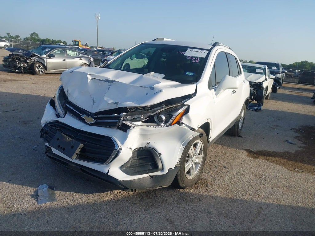 2019 Chevrolet Trax LT photo 2