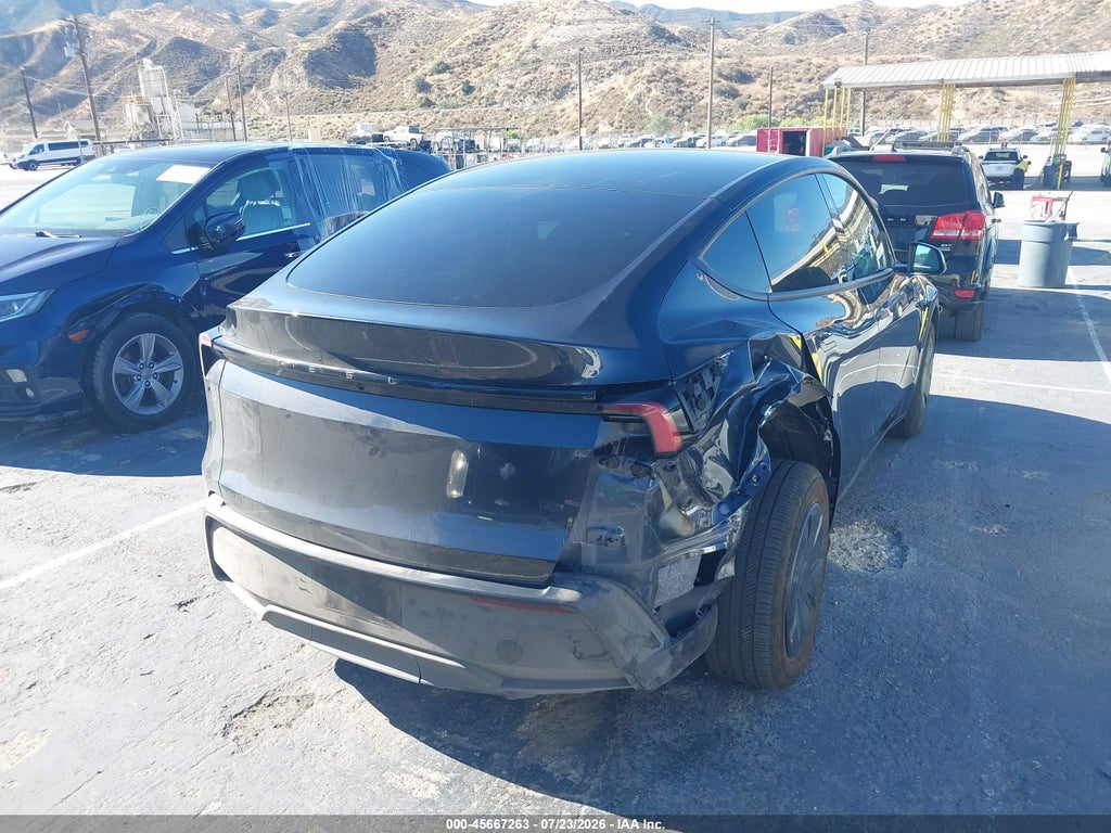 2026 Tesla Model Y Premium Rear-Wheel Drive/Rear-Wheel Drive photo 4