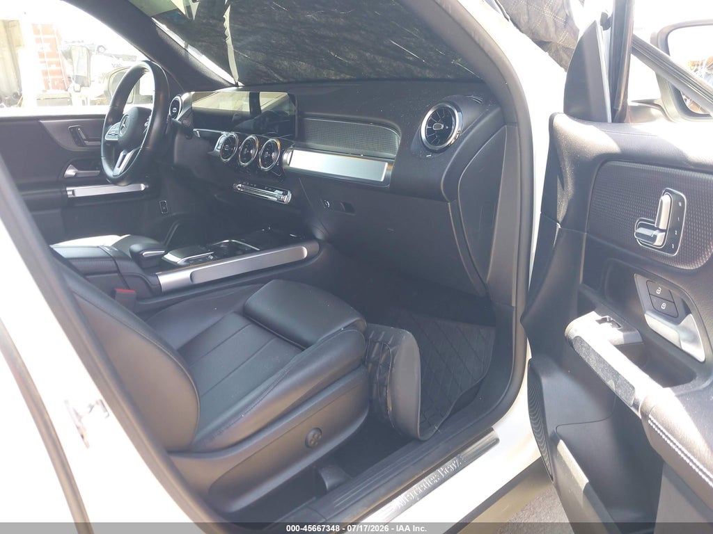 2022 Mercedes-Benz GLB 250 photo 5