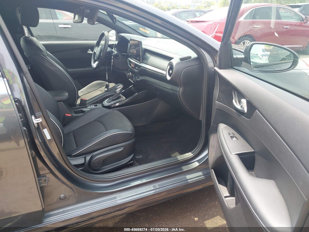 2024 Kia Forte GT-Line photo 5