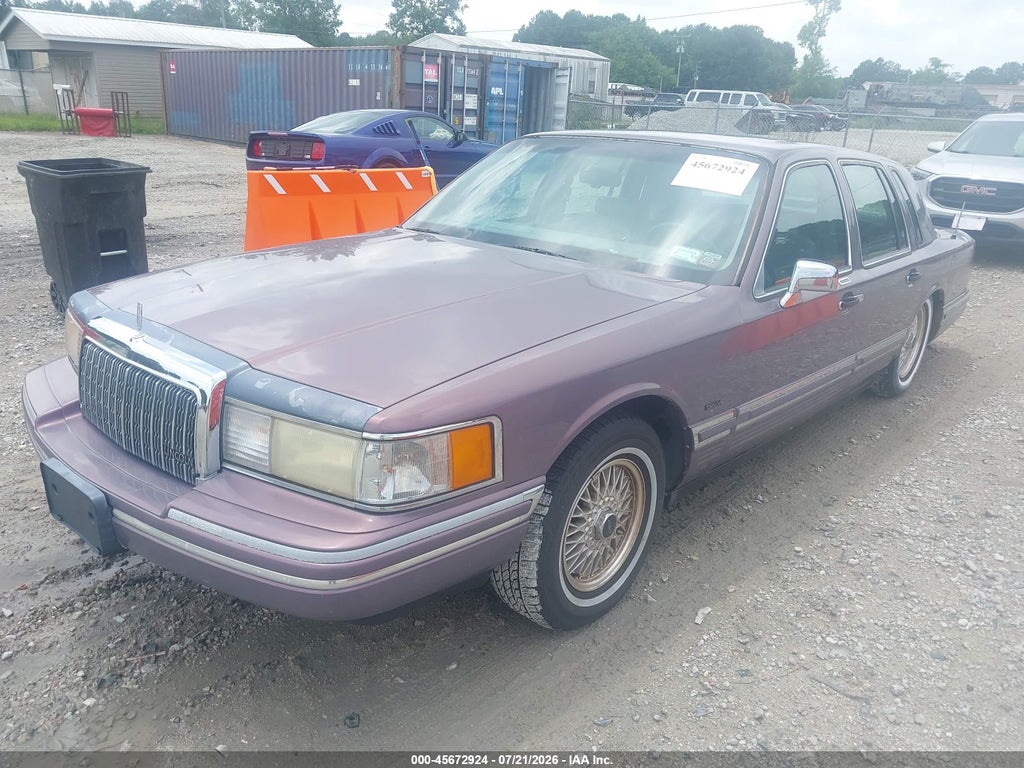 1994 Lincoln Town CAR Executive photo 2