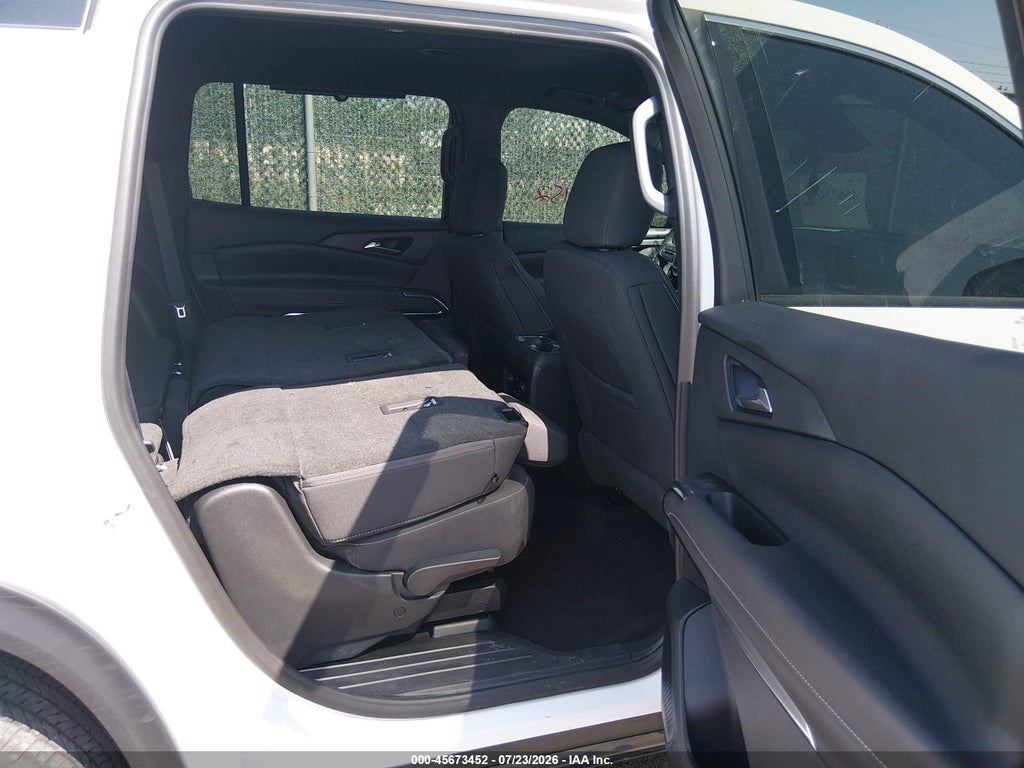 2024 Chevrolet Traverse FWD LS photo 8