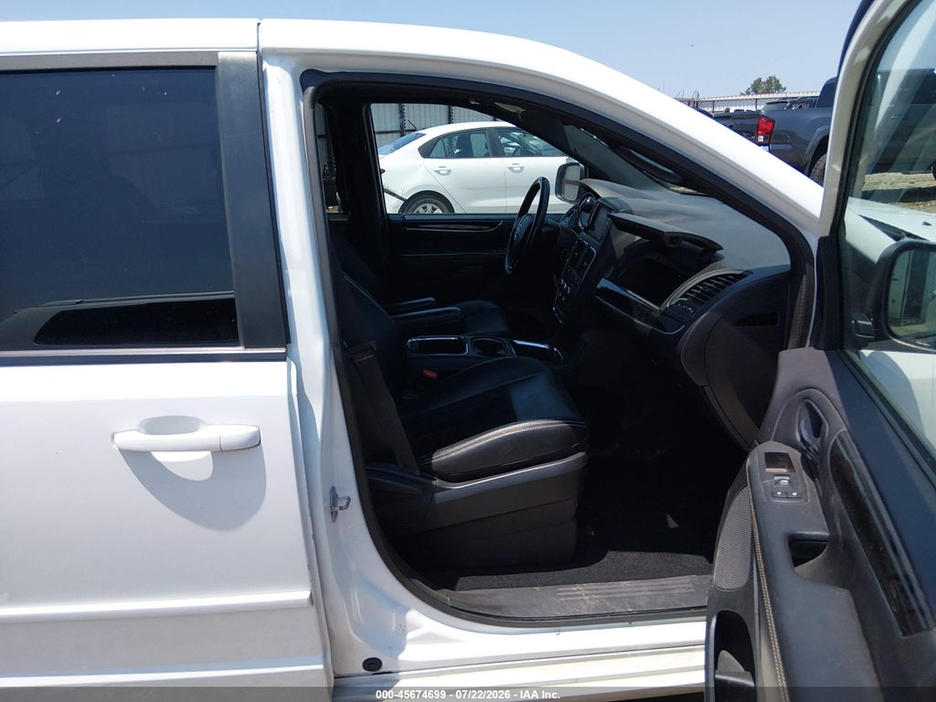 2016 Dodge Grand Caravan SXT photo 5