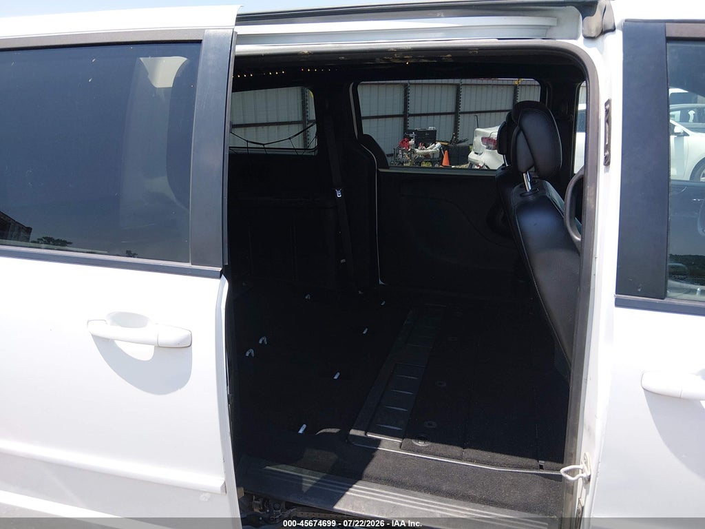 2016 Dodge Grand Caravan SXT photo 8
