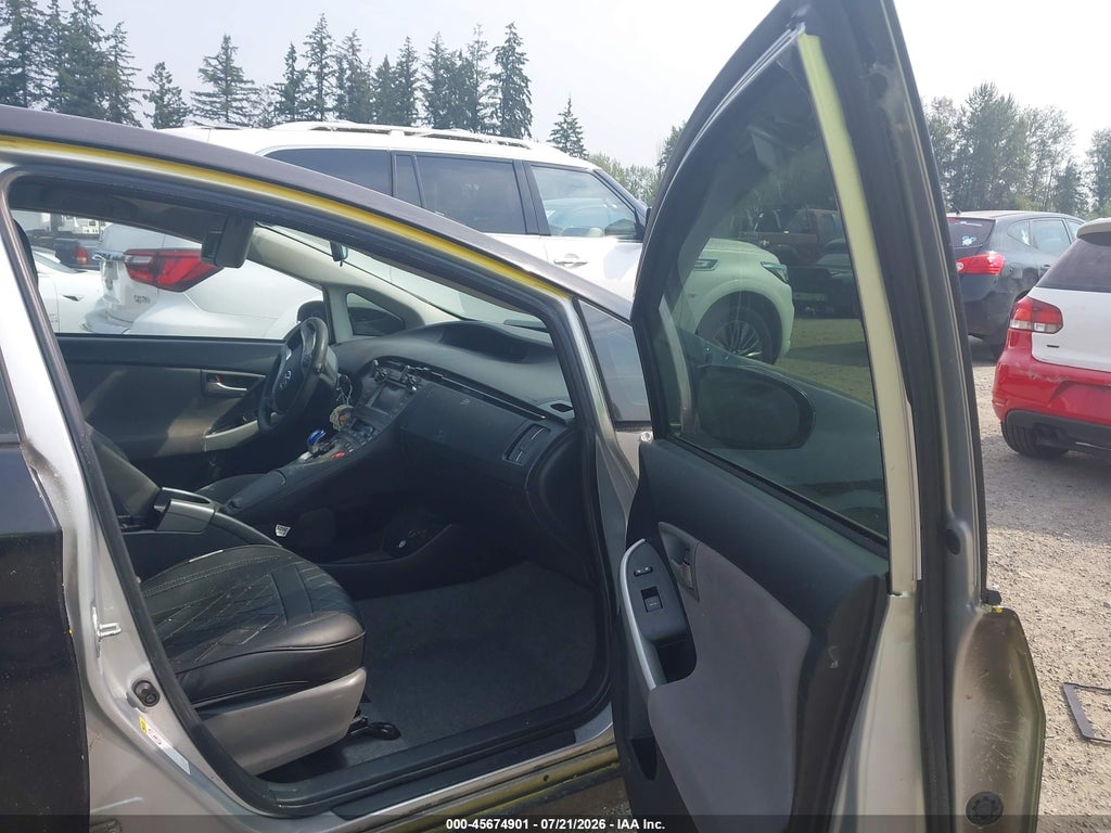 2014 Toyota Prius TWO photo 5