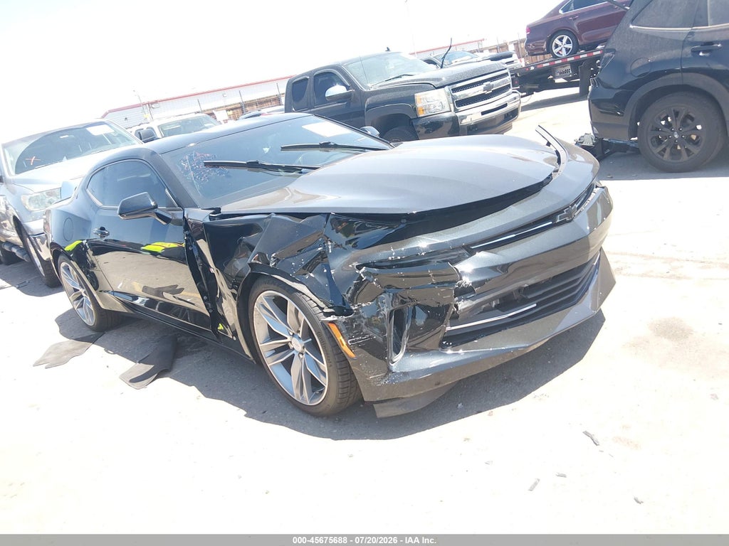 2017 Chevrolet Camaro 1LT photo 1