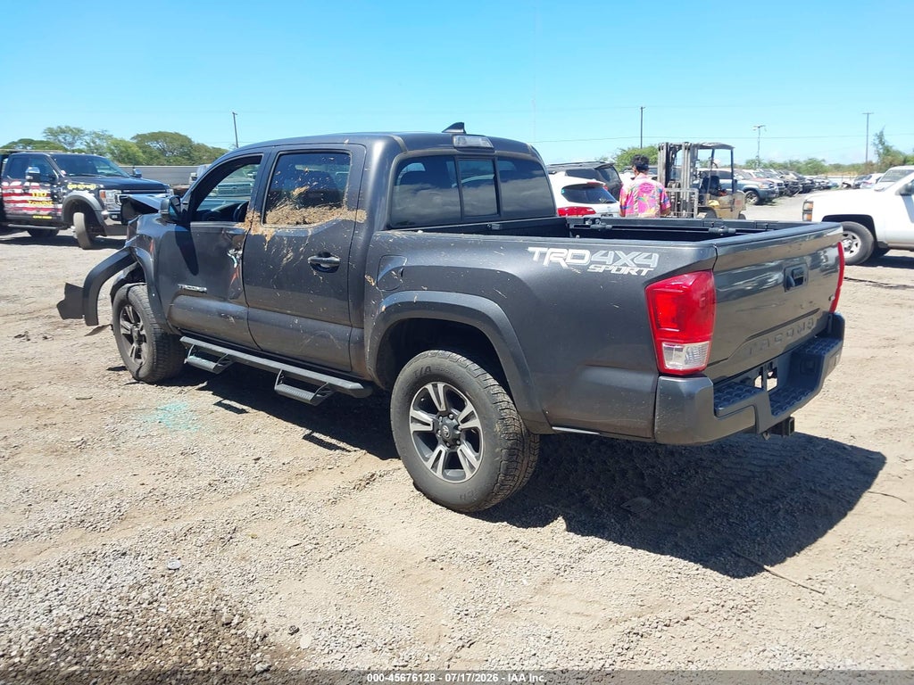 2016 Toyota Tacoma photo 3