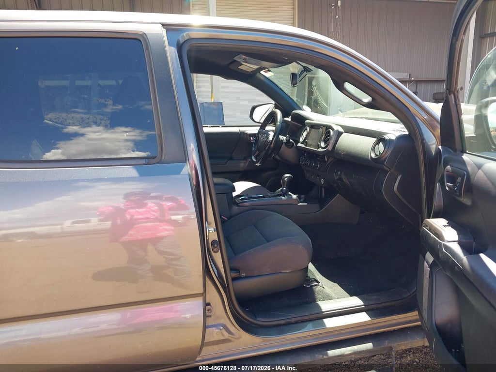 2016 Toyota Tacoma photo 5
