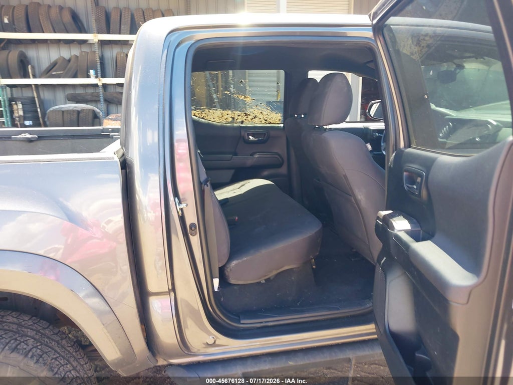 2016 Toyota Tacoma photo 8