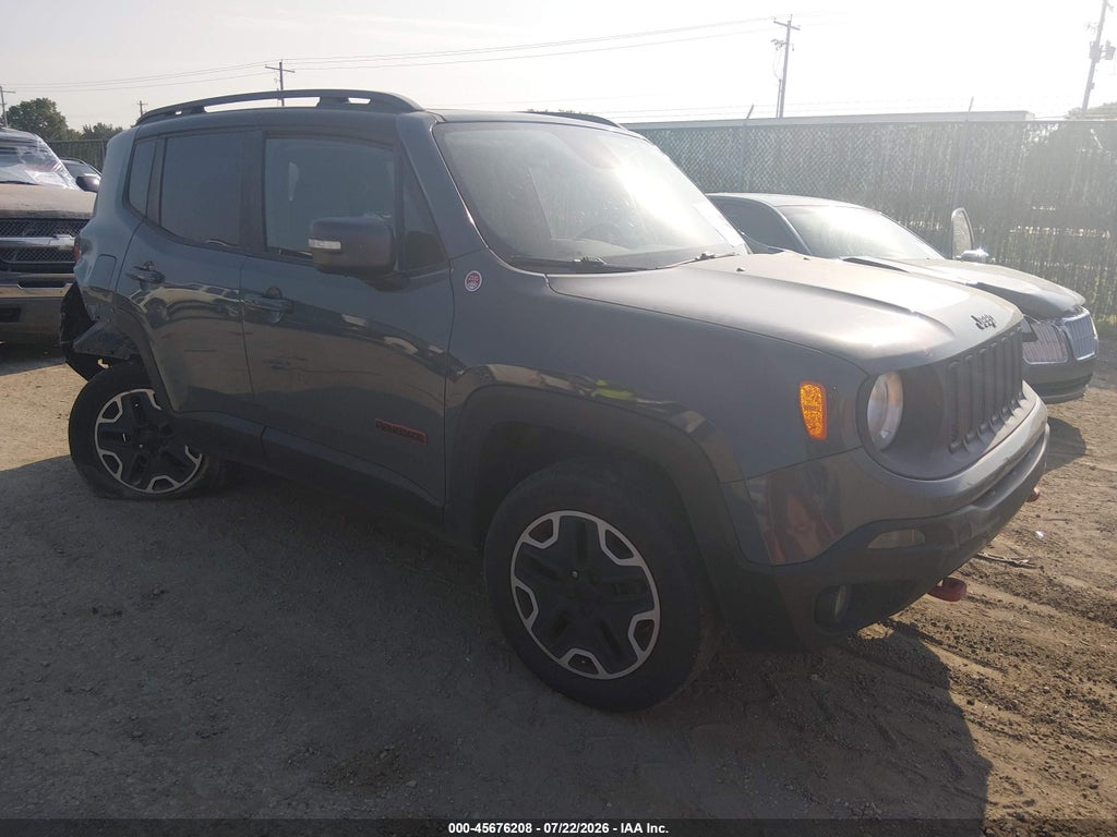 2015 Jeep Renegade Trailhawk photo 1