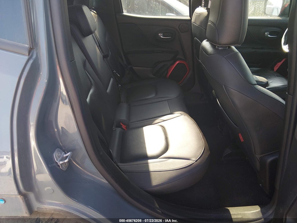 2015 Jeep Renegade Trailhawk photo 8