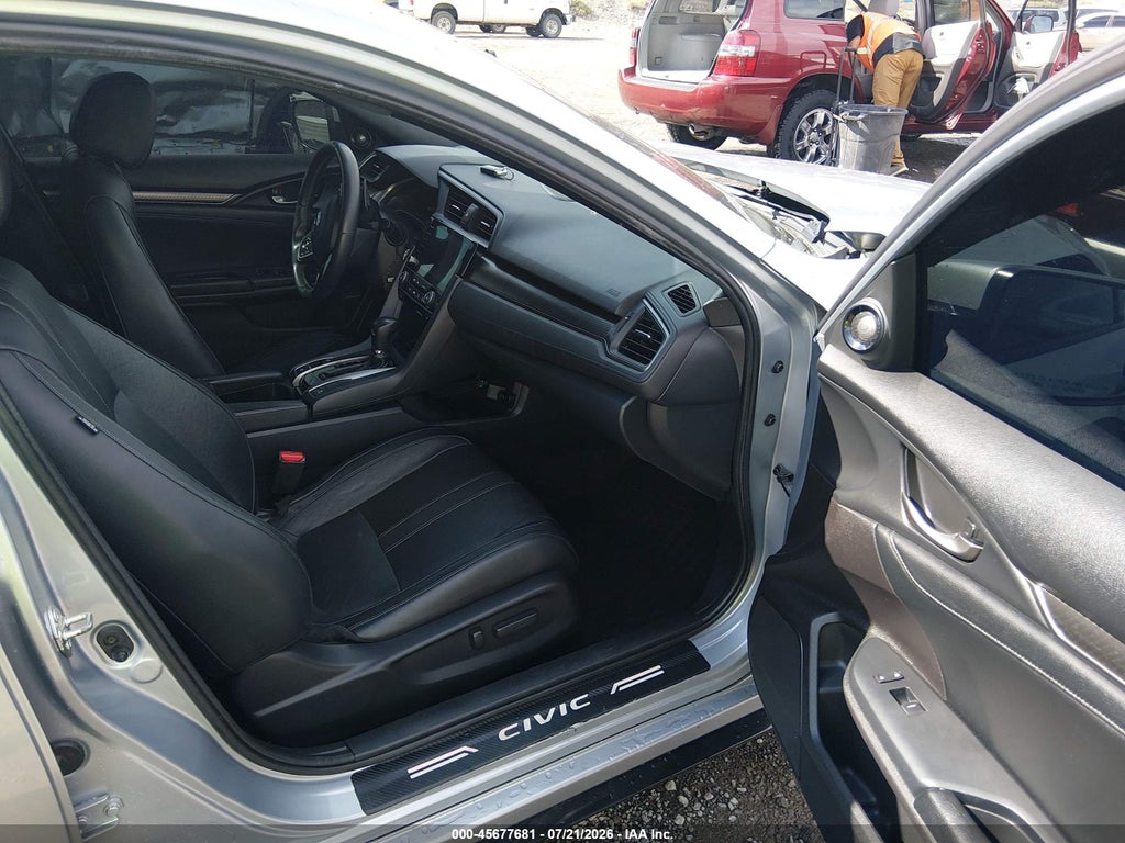 2019 Honda Civic Sport Touring photo 5