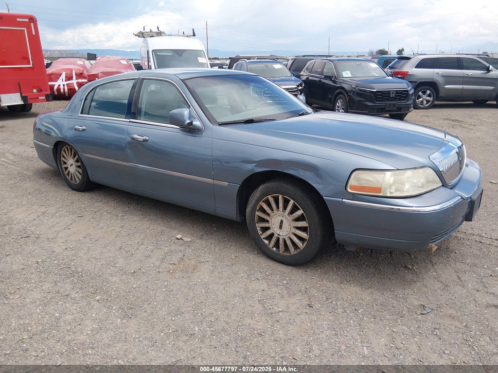 2004 LINCOLN TOWN CAR