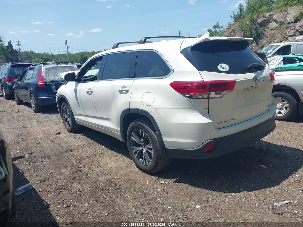 2017 Toyota Highlander LE Plus photo 3