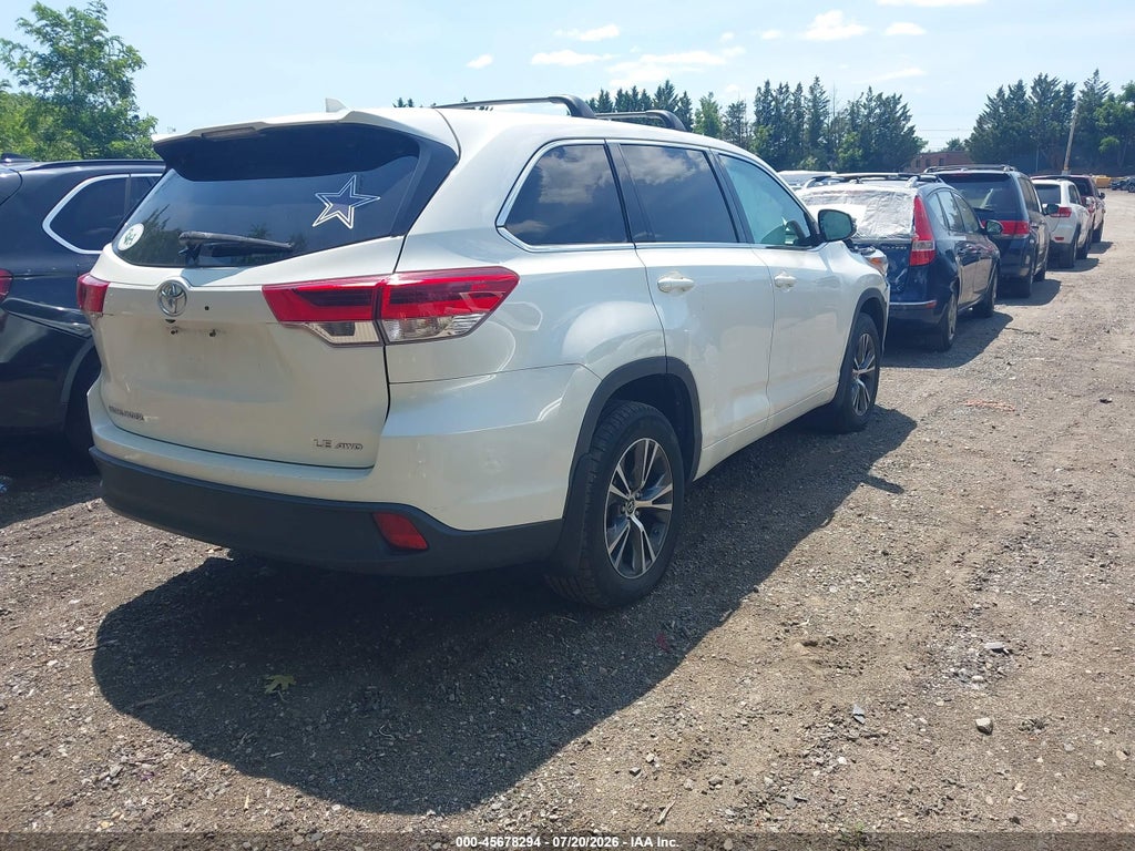 2017 Toyota Highlander LE Plus photo 4