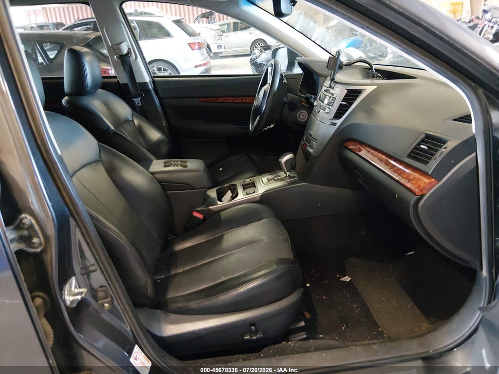 2011 Subaru Outback 3.6R Limited photo 5