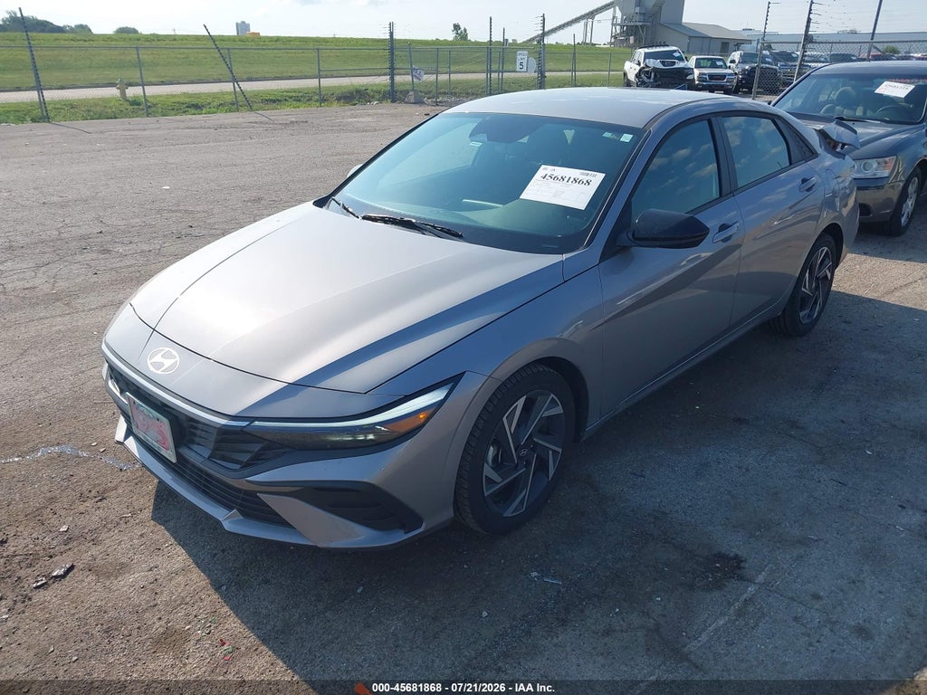 2025 Hyundai Elantra SEL Sport photo 2