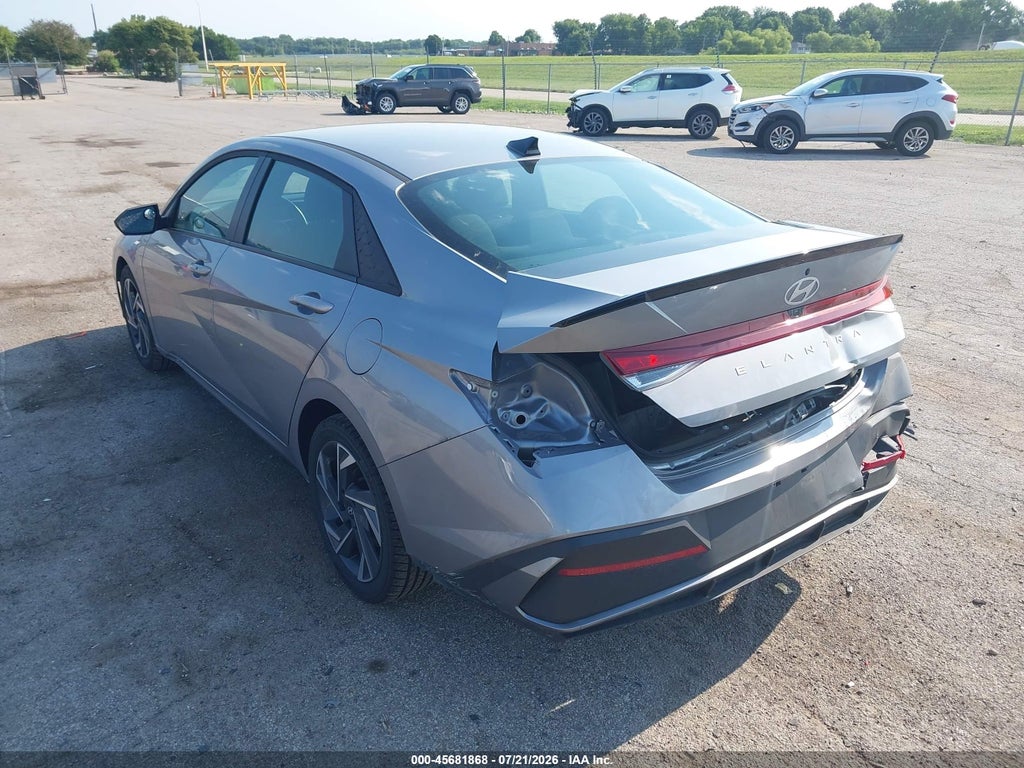 2025 Hyundai Elantra SEL Sport photo 3