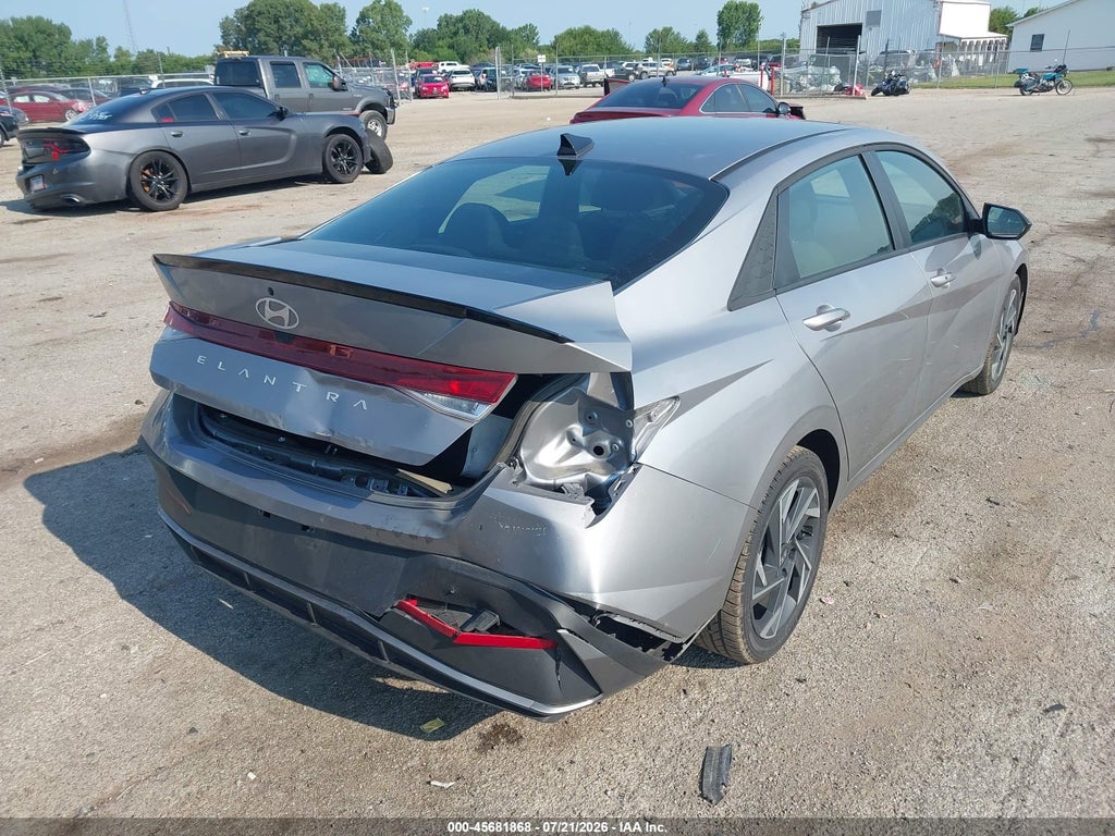 2025 Hyundai Elantra SEL Sport photo 4