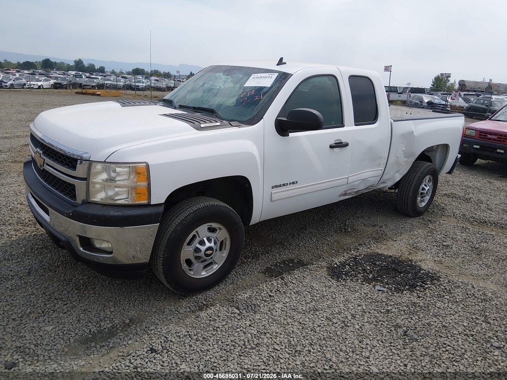 2011 Chevrolet Silverado 2500HD LT photo 2