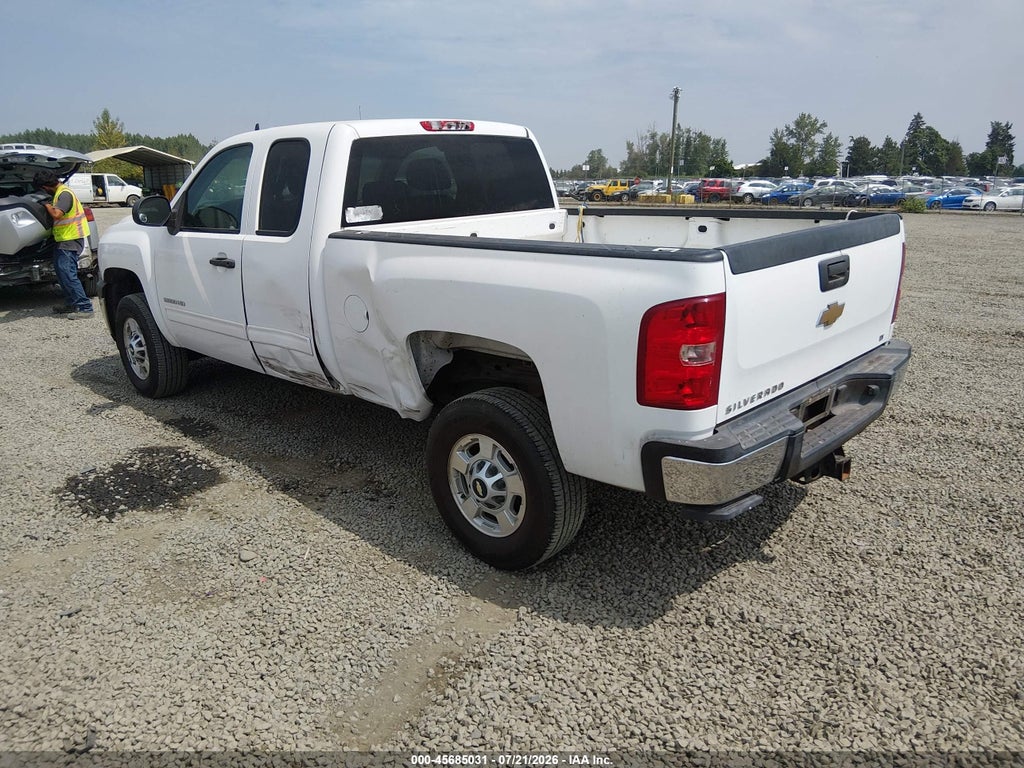 2011 Chevrolet Silverado 2500HD LT photo 3