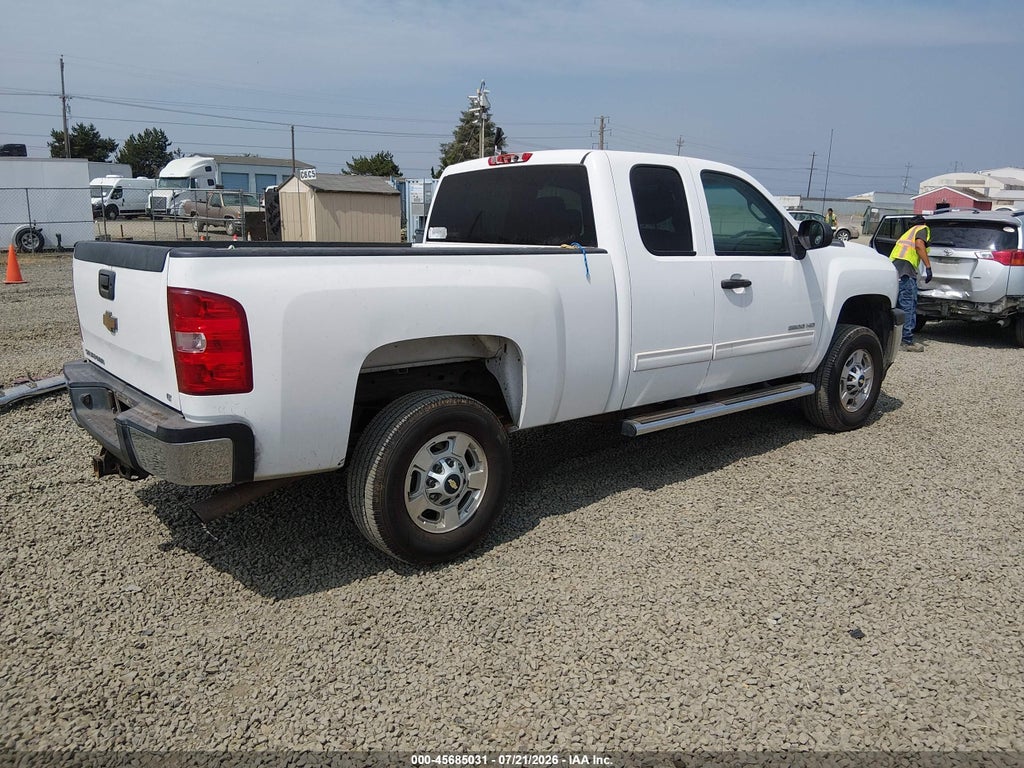 2011 Chevrolet Silverado 2500HD LT photo 4