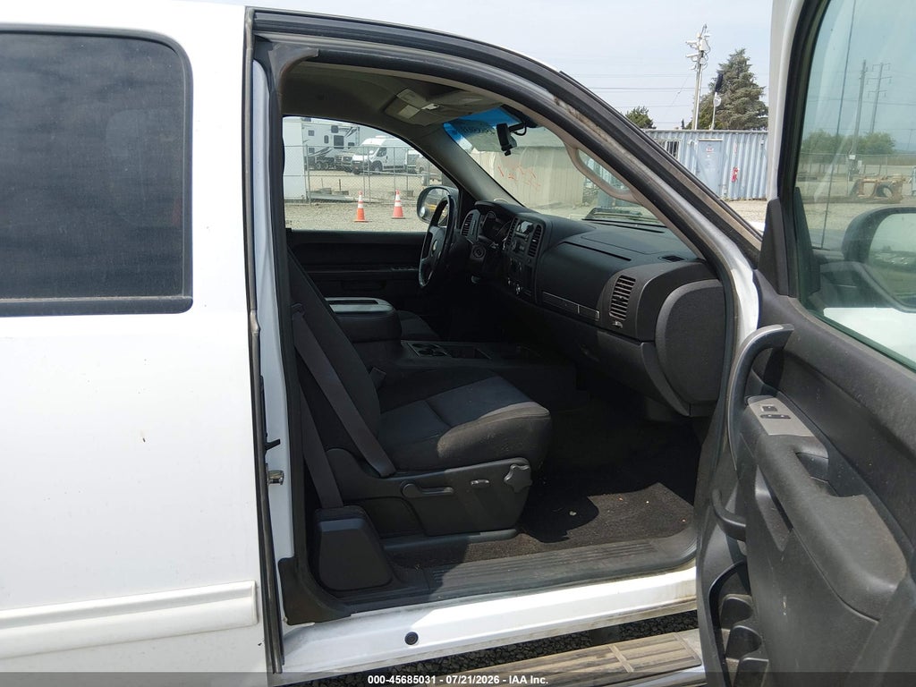 2011 Chevrolet Silverado 2500HD LT photo 5