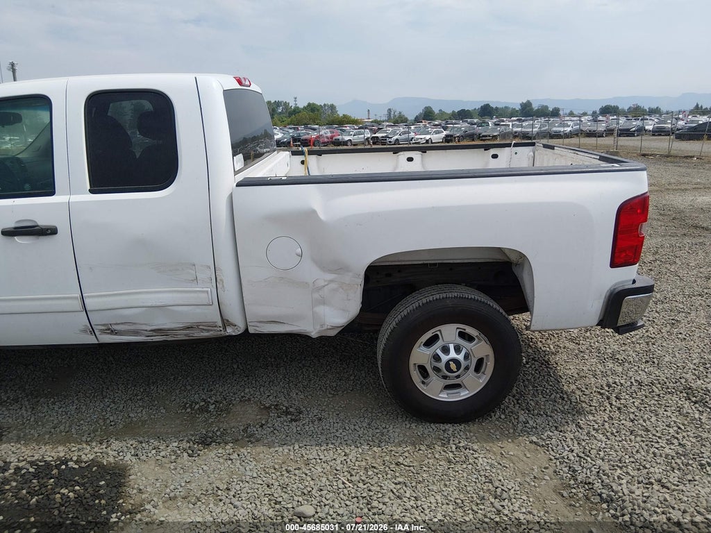 2011 Chevrolet Silverado 2500HD LT photo 6