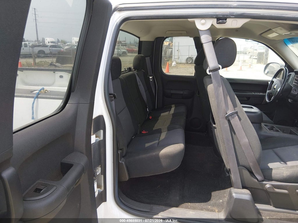 2011 Chevrolet Silverado 2500HD LT photo 8