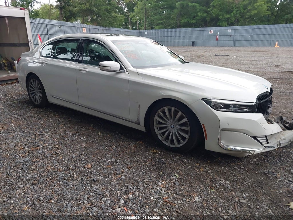 2022 BMW 740