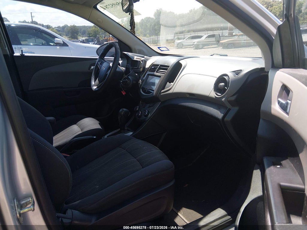 2016 Chevrolet Sonic LT Auto photo 5