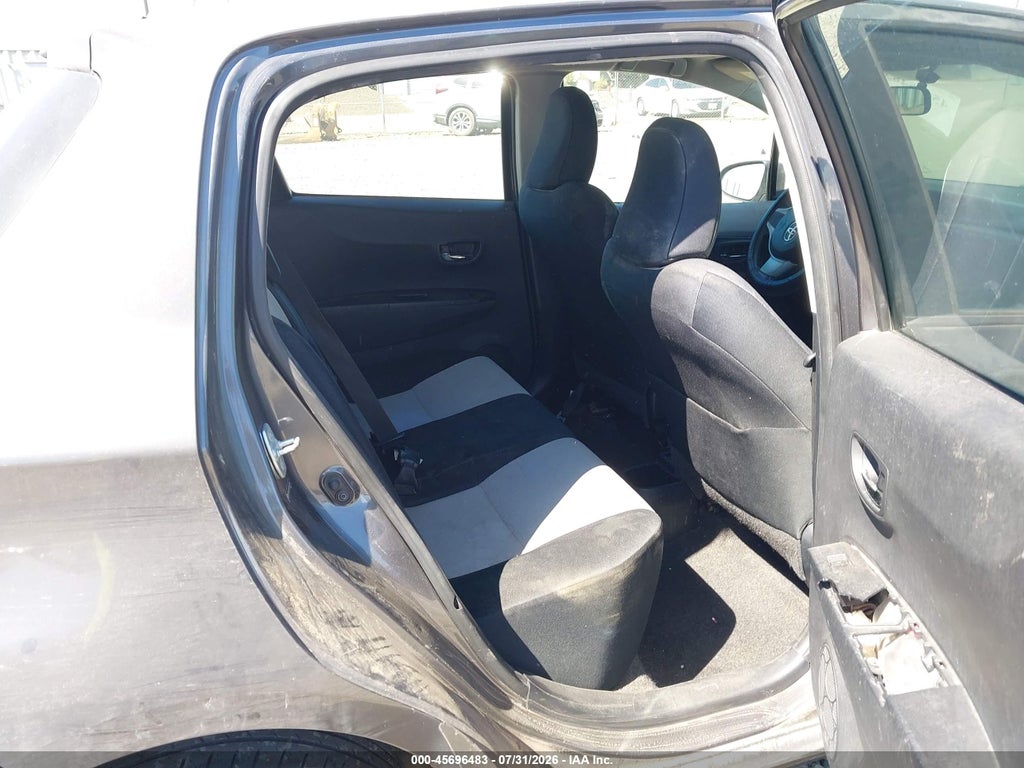 2012 Toyota Yaris LE photo 8