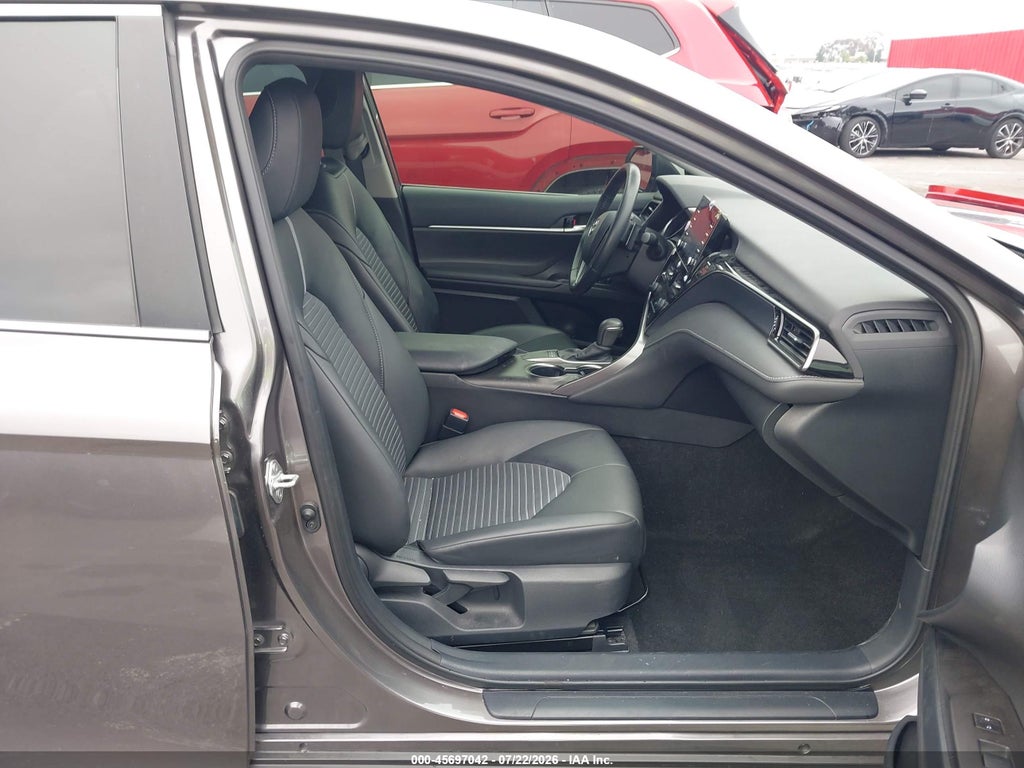 2023 Toyota Camry SE photo 5