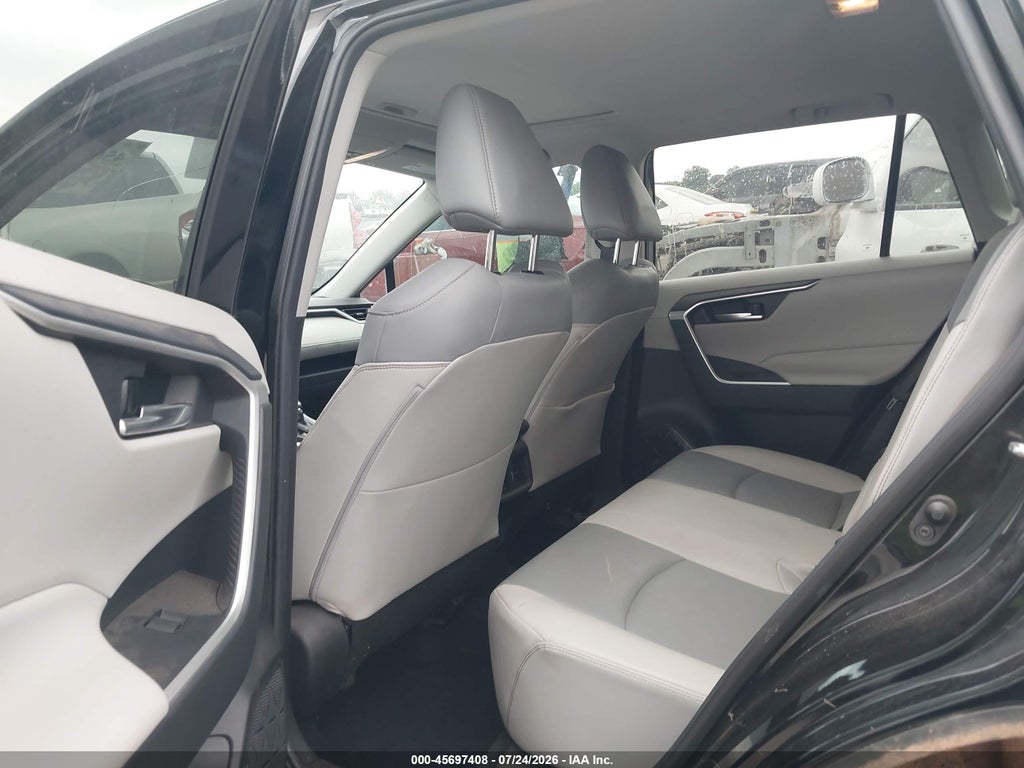 2019 Toyota RAV4 XLE Premium photo 8