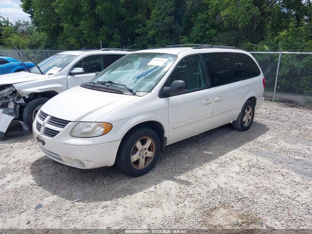 2005 Dodge Grand Caravan SXT photo 2