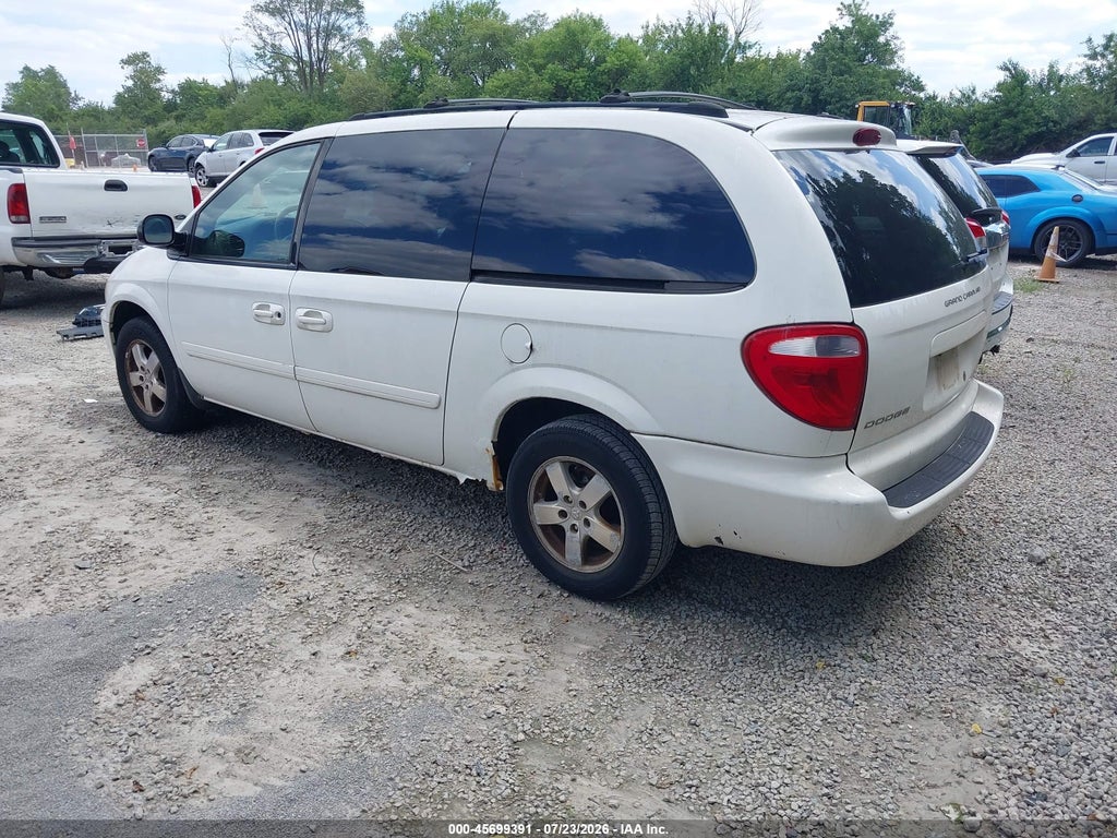 2005 Dodge Grand Caravan SXT photo 3
