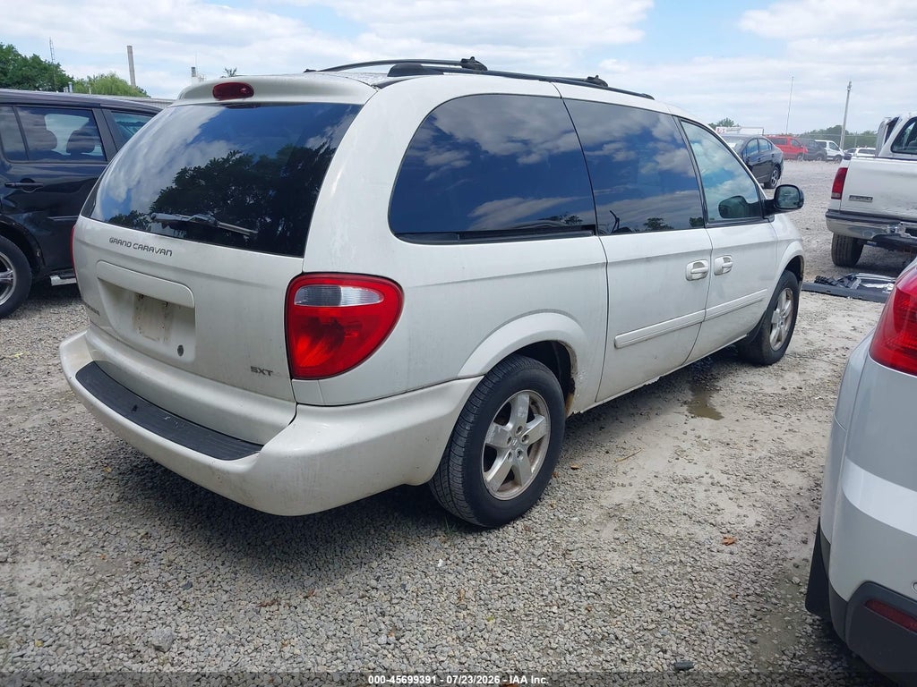 2005 Dodge Grand Caravan SXT photo 4