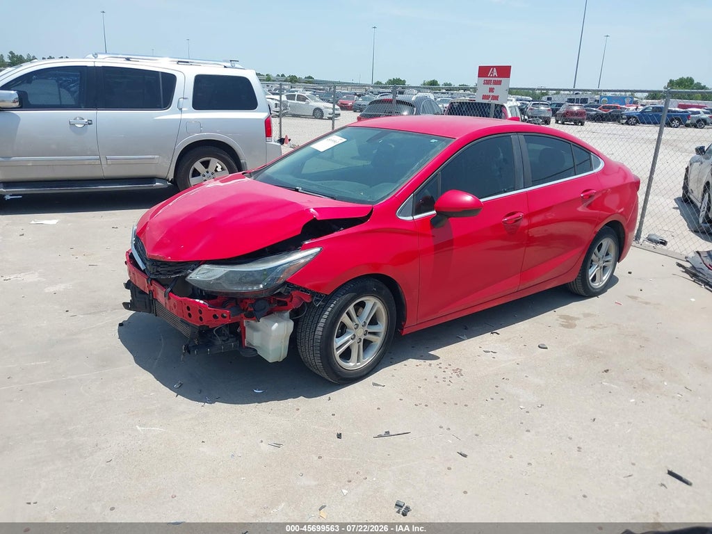 2018 Chevrolet Cruze LT Auto photo 2