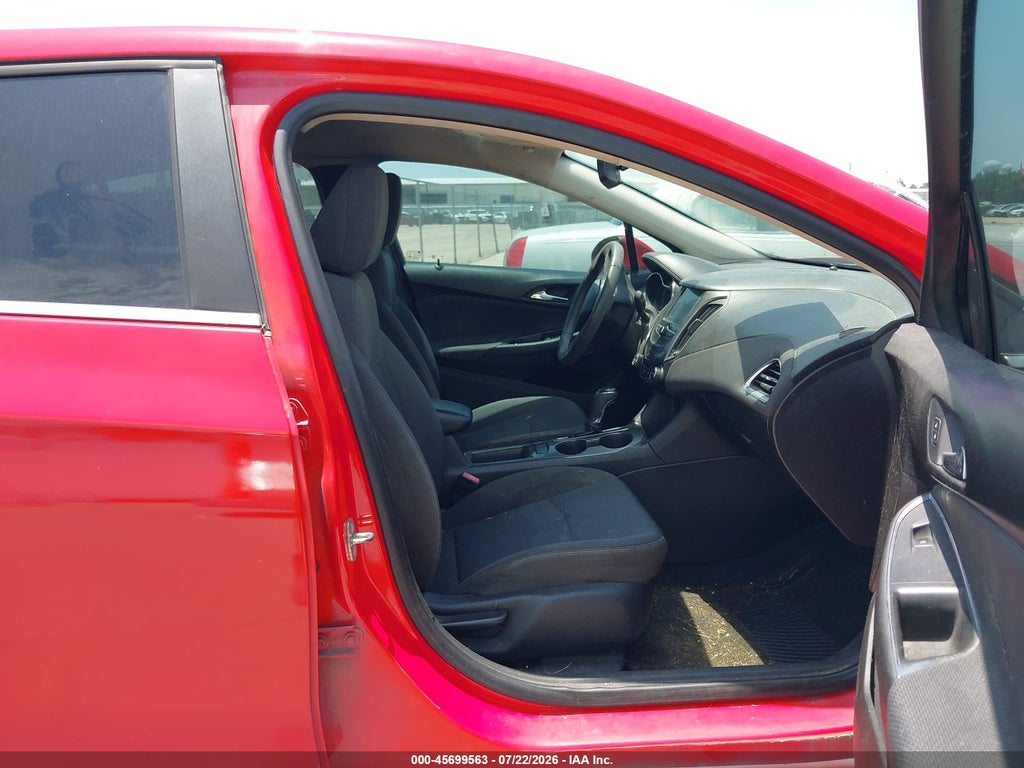 2018 Chevrolet Cruze LT Auto photo 5
